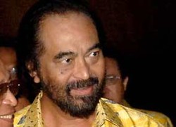 Silaturahmi di Sulsel, Surya Paloh Hadiahi Kader Golkar Umroh & Motor