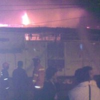 Puluhan Rumah di Dekat Stasiun Jatinegara Terbakar