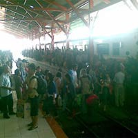 Puncak Arus Balik Stasiun Pasar Turi Diprediksi Minggu