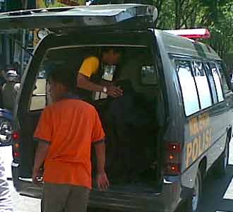 Motor Vs Trailer, Ibu dan Anak Tewas