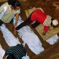 Enam Jenazah Dimakamkan Dalam Satu Liang