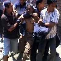 Penangkapan Paman Aniaya Ponakan Berlangsung Ricuh