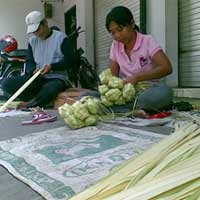 Janur Laris Manis Menjelang Lebaran Ketupat 