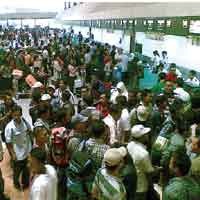 Libur Lebaran Usai, Ratusan Penumpang Serbu Juanda 