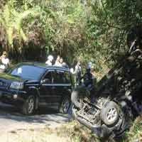 Diduga Rem Blong, Panther Berpenumpang 12 Orang Terbalik 