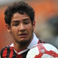 Milan Pagari Pato dengan Kontrak Baru