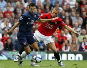 Van Persie Tak Diving, Cuma Mudah Jatuh