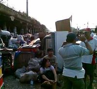 Korban Kebakaran Ngungsi di Kolong Tol