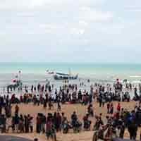 Pantai Lombang Sumenep Dipadati Wisatawan