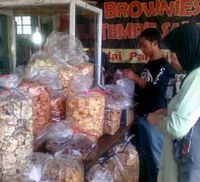 Omset Penjual Oleh-oleh Bandung Naik