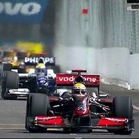 Dua Rivalnya Ceroboh, Hamilton Juara