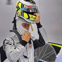 Finis Kelima Bikin Button Senang