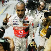 Hamilton Berterimakasih pada Tim