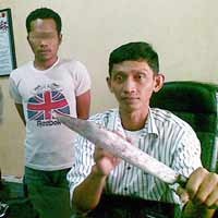 Acung-acungkan Sajam, Warga Girilaya Diringkus