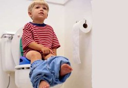 Kapan Mengajarkan Anak Pipis di Toilet?