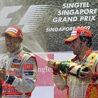 Hamilton Mau Sogok Alonso