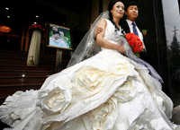 Gaun Pengantin Cantik Berbahan Kertas