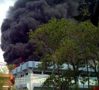 Gardu PLN Cawang Terbakar