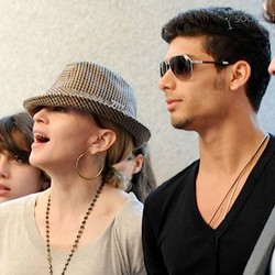 Madonna Ingin Nikahi Berondongnya