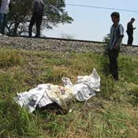 Pria Stres Tertabrak KA, Kepala Hancur dan Kaki Patah  