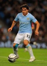 Tekuk West Ham, Tevez Cetak Dua Gol