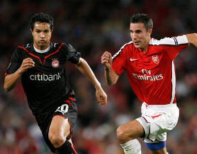 Alot, Arsenal Bekap Olympiakos 2-0