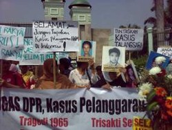 Korban Pelanggaran HAM Geruduk Pelantikan Anggota DPR