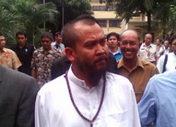 Syekh Puji Didakwa Pasal Berlapis