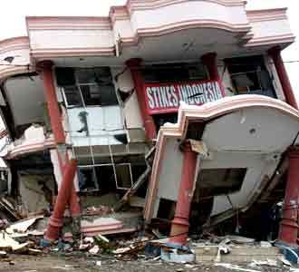 Gempa Rusak Gedung Bertingkat