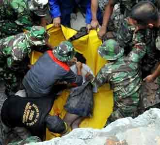 Evakuasi Korban Gempa