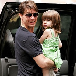 Tom Cruise Keluarkan Rp 31 M Untuk Baju Anak