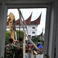 Perbaikan Telekomunikasi di Padang Butuh Waktu Lama