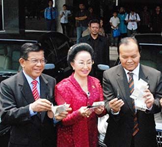 Pimpinan MPR Pulangkan Mobil Dinas