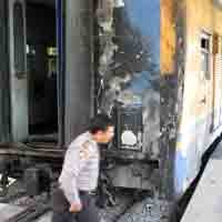 Gerbong KA Penataran Terbakar di Sidoarjo