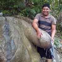 Batu Mirip Kelamin Dipercaya Berkekuatan Magis