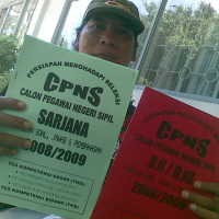 Pembuat Kartu Kuning Ramai, Pedagang Buku CPNS Ketiban Untung