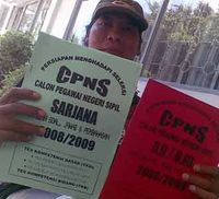 Pedagang Buku CPNS Panen