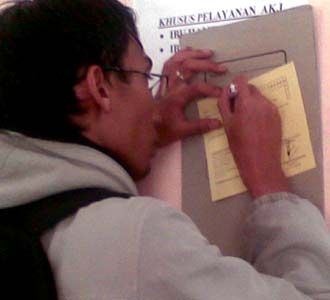 Pembuat Kartu Kuning Serbu Disnaker