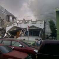 Diler Mobil di Padang Ambruk