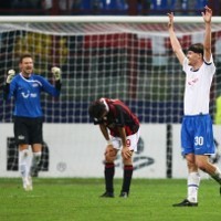 Milan Dihantui Tiang Gawang