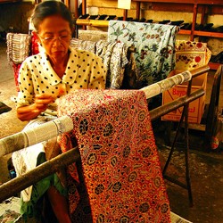 Batik Ditetapkan UNESCO Sebagai Warisan Budaya Indonesia, Pakai Yuk!