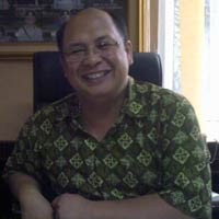 Polisi Pun Berbatik Ria