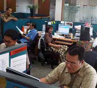 Batik, Dari PNS-Pekerja Kantoran