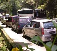 Truk TNI Lawan Arah, Padang Panjang Macet