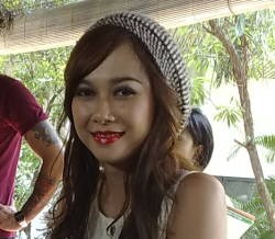 Aura Kasih Berharap Selebriti Selalu Berbatik