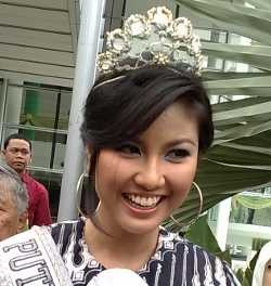 Zivanna Letisha Siregar Koleksi 50 Batik 