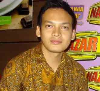 Ben Joshua Ganteng Pakai Batik