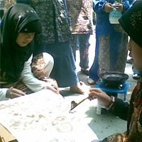 Siswa SDIT At Taqwa Praktek Bikin Batik