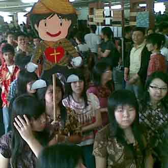 Meriahnya Karnaval Batik