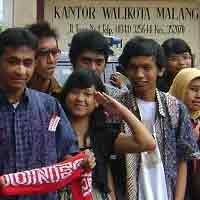 Pemuda Malang Kampanyekan Kami Tidak Takut Batik